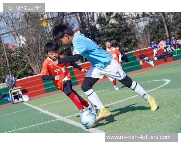 银潮足球俱乐部携手社区共建足球梦想助力青少年成长与发展